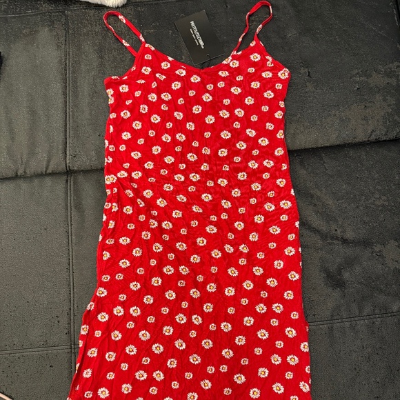 Pretty little thing red dress - Picture 2 of 2